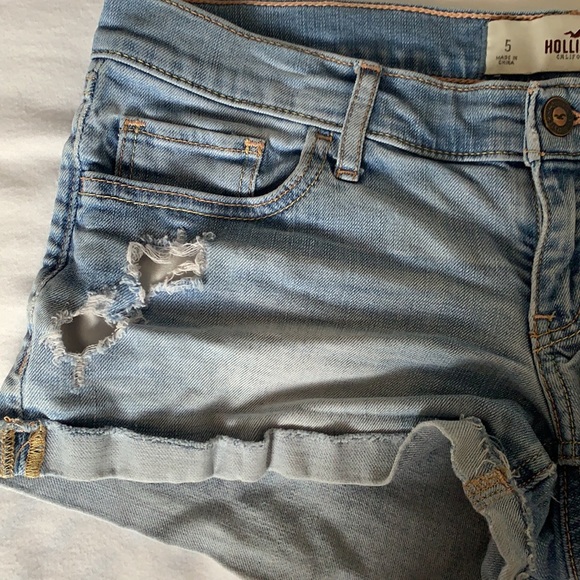 LIGHT WASHED HOLLISTER SHORTS!! - Picture 2 of 5